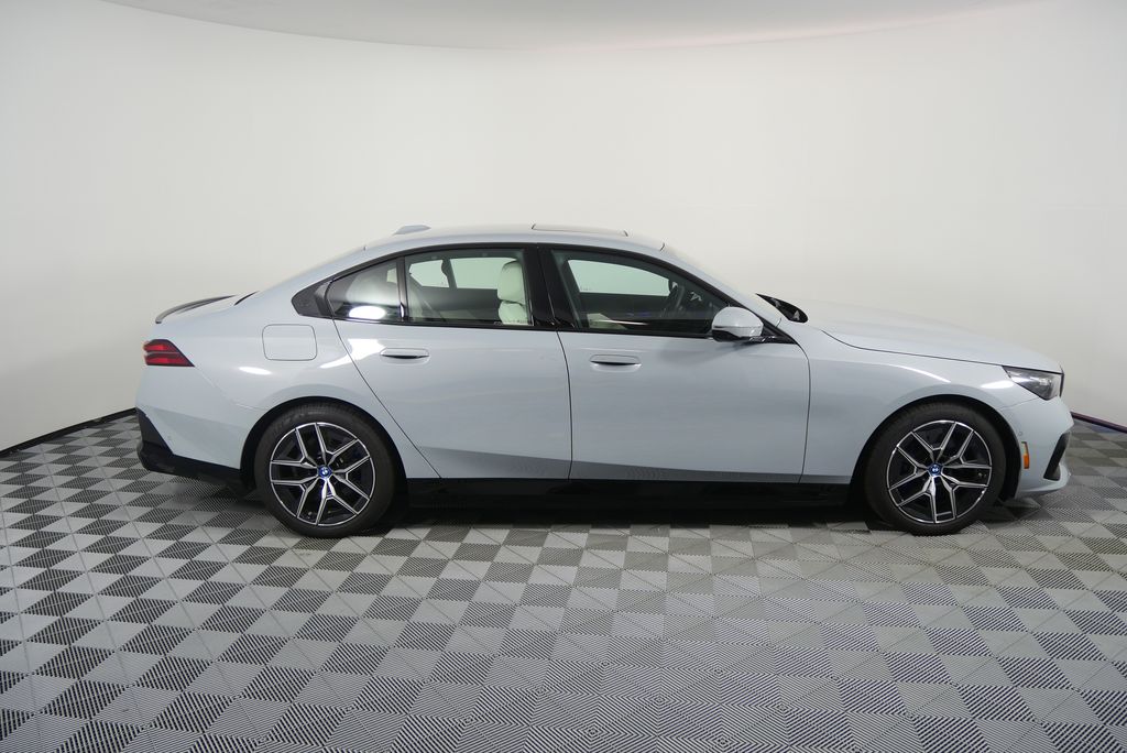 Thumbnail: 2025 BMW i5 - 2