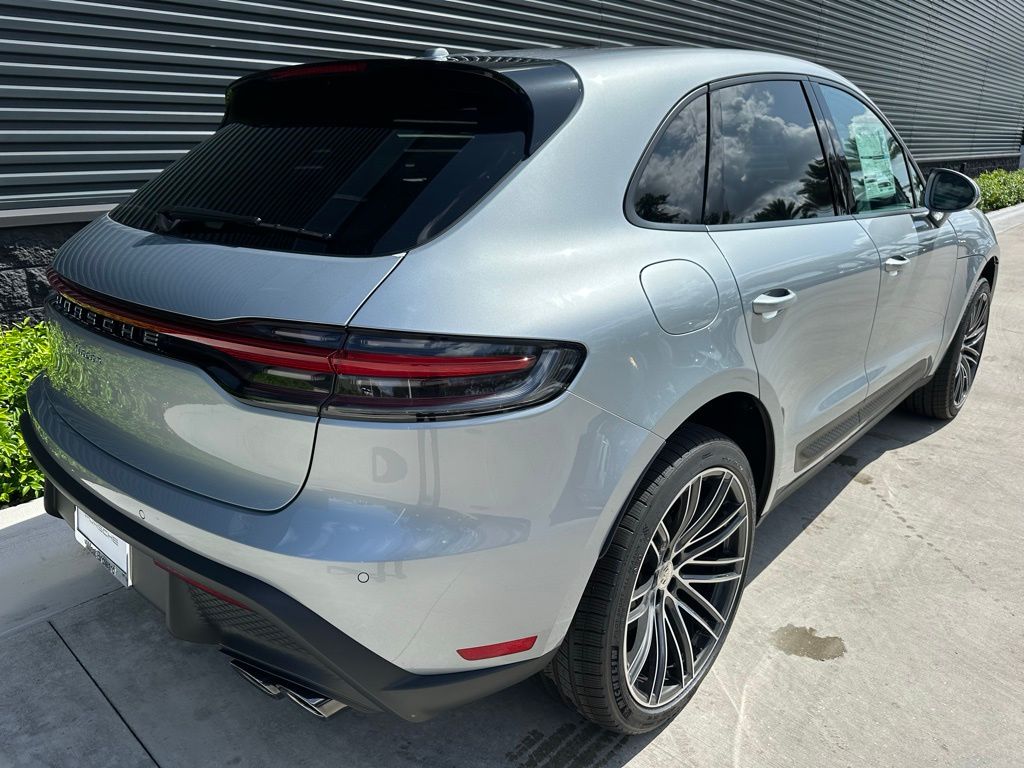 2025 Porsche Macan  9