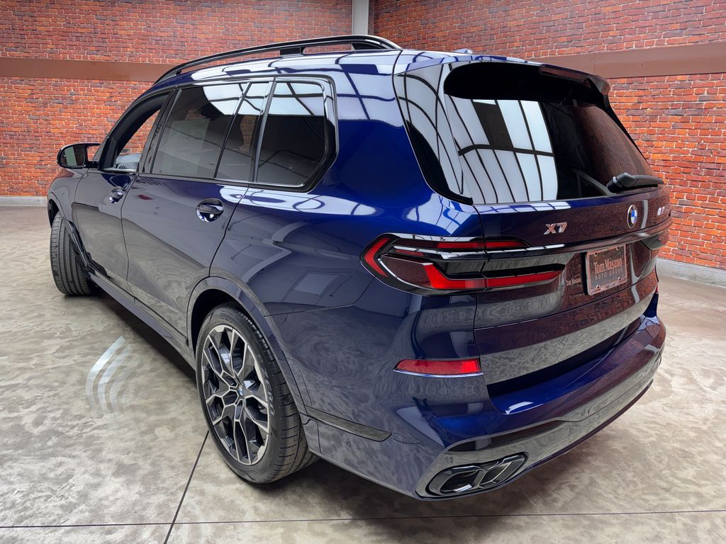 New 2026  BMW M60i image 2