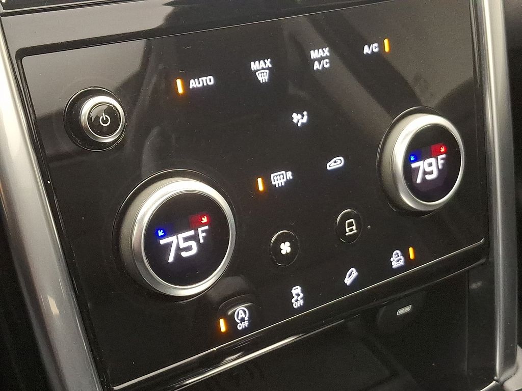 Thumbnail: 2020 Land Rover Discovery Sport - 16