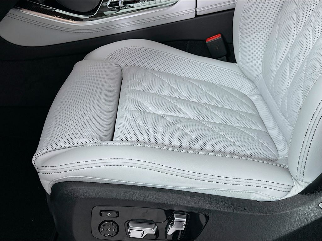 Thumbnail: 2026 BMW X5 - 21