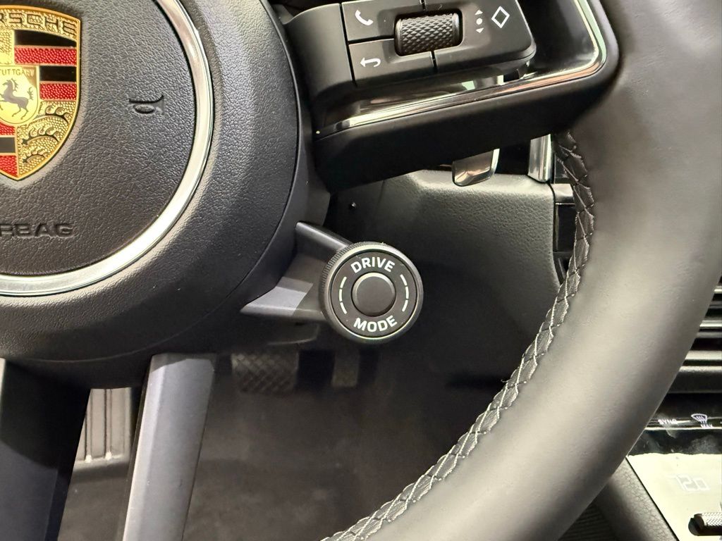 Thumbnail: 2026 Porsche Macan - 13