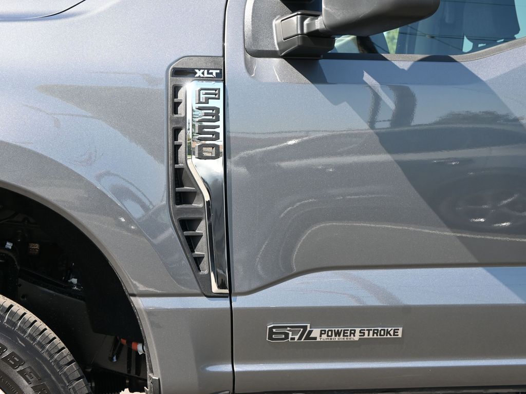 2025 Ford F-350 Super Duty XLT