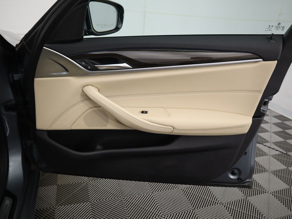 Thumbnail: 2021 BMW 5 Series - 26