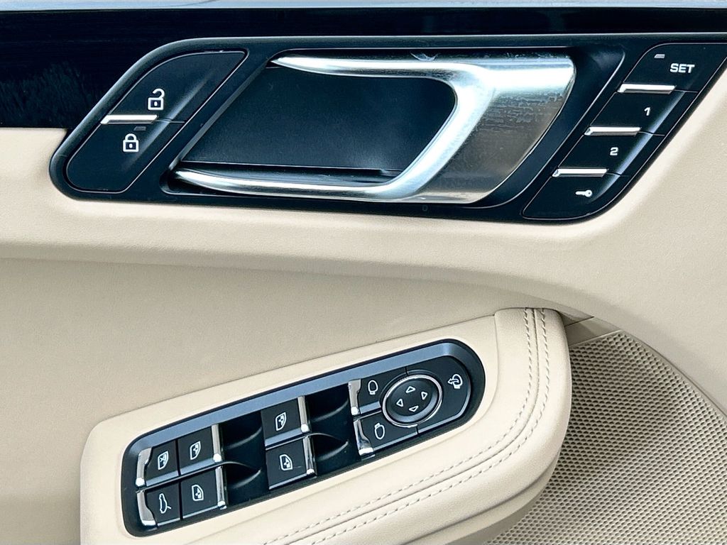 Thumbnail: 2026 Porsche Macan - 24