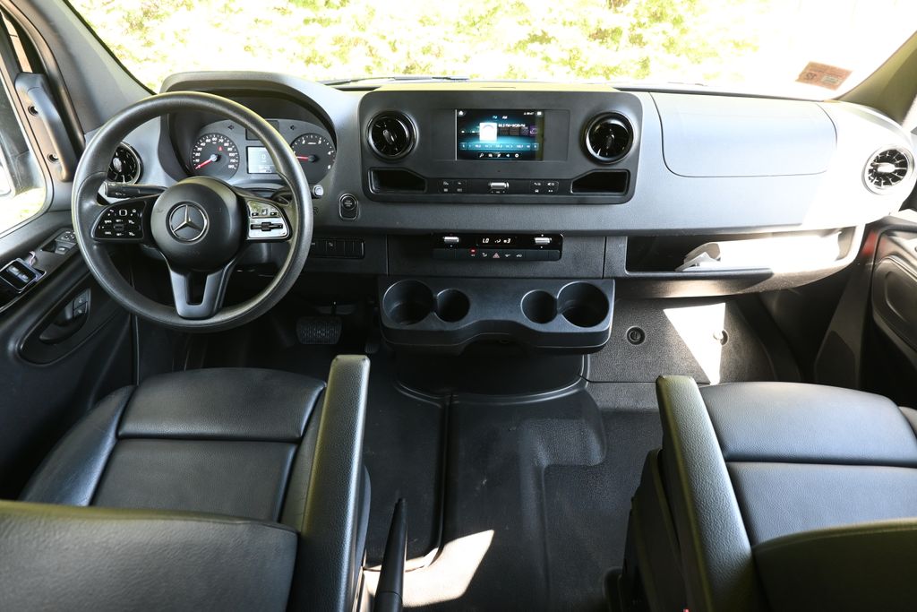 Thumbnail: 2020 Mercedes-Benz Sprinter - 4
