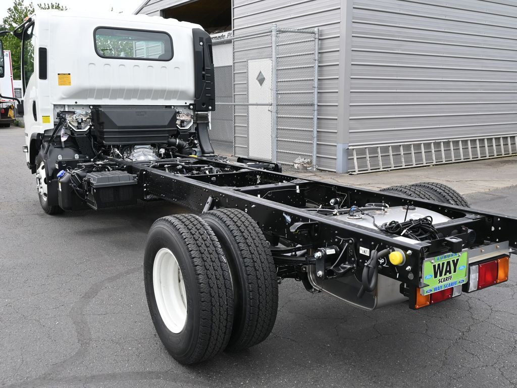 2024 Isuzu NPR HD 