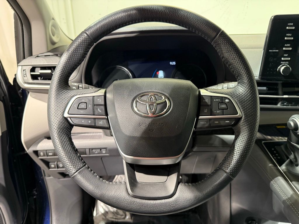 Thumbnail: 2024 Toyota Sienna - 25