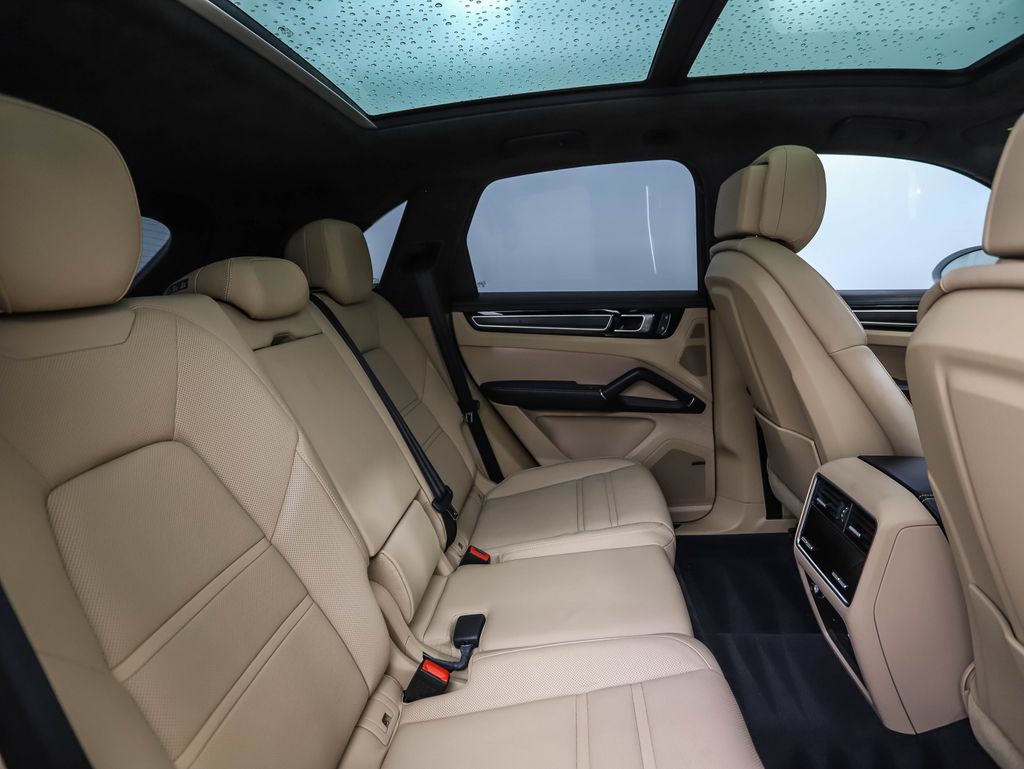 Thumbnail: 2022 Porsche Cayenne - 26