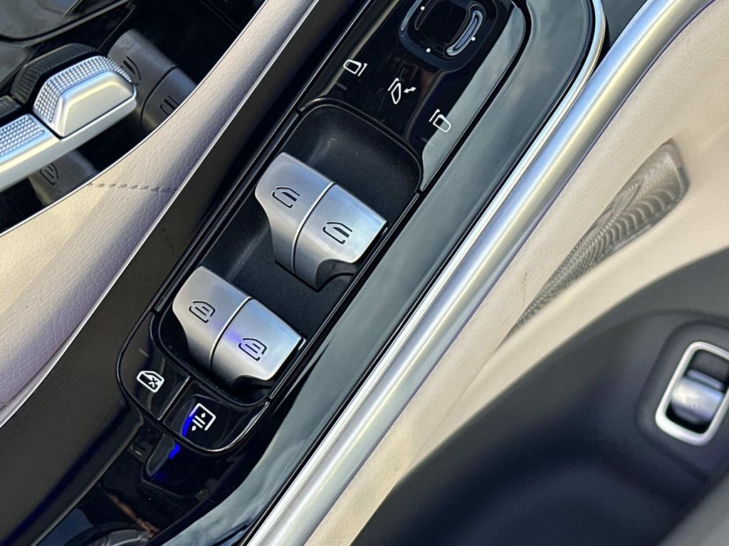 Thumbnail: 2024 Mercedes-Benz S-Class - 31