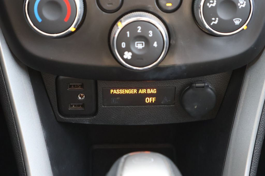 Thumbnail: 2022 Chevrolet Trax - 19