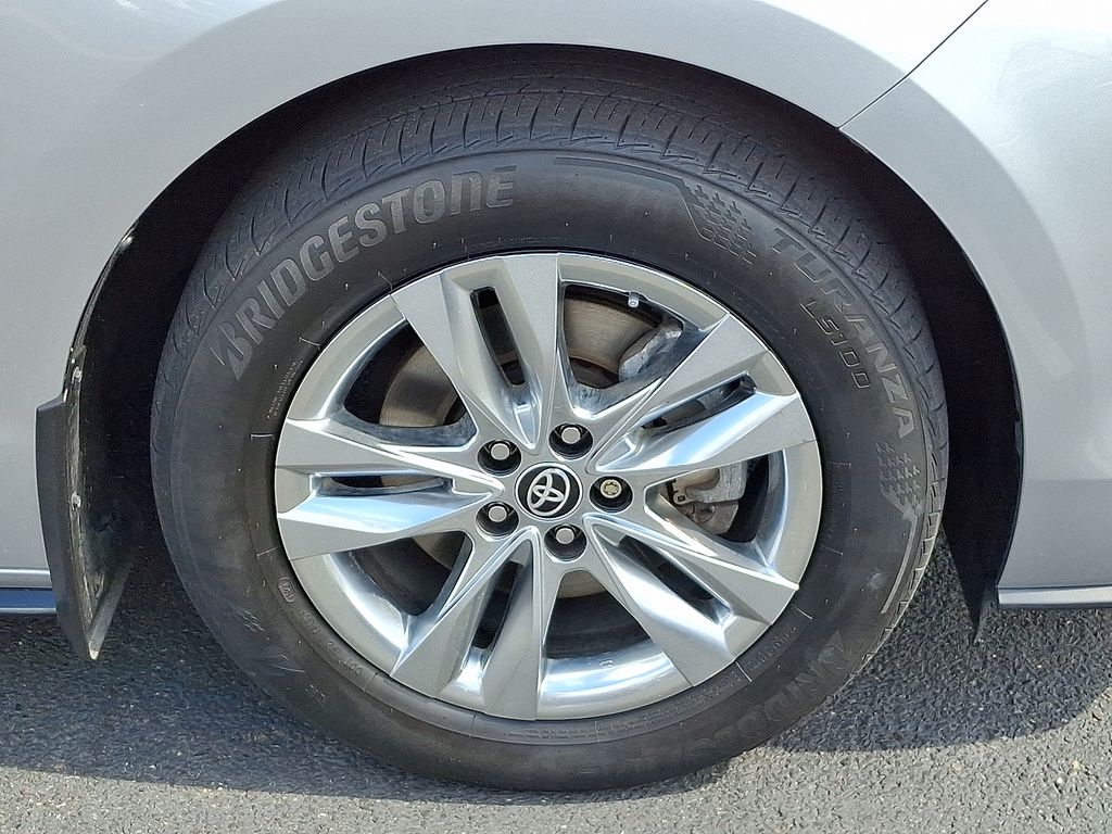 Thumbnail: 2022 Toyota Sienna - 8