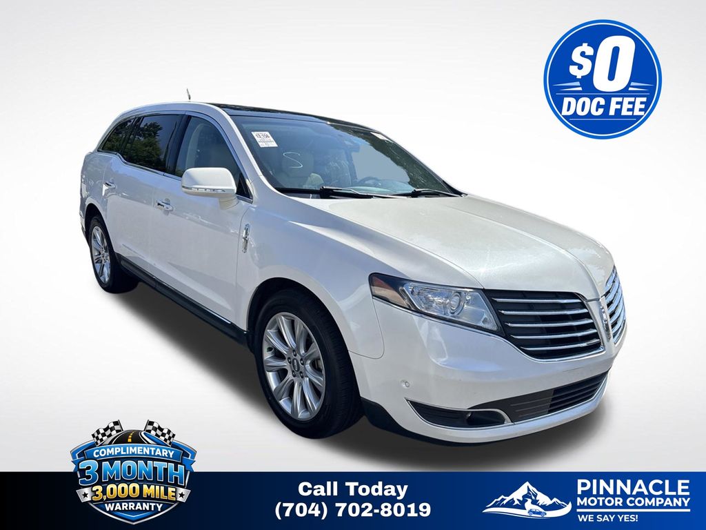 White Platinum Clearcoat Metallic 2017 Lincoln MKT SUV / Crossover All-Wheel Drive 6-Speed Automatic