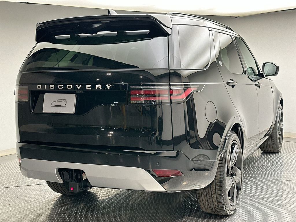 Thumbnail: 2026 Land Rover Discovery - 3