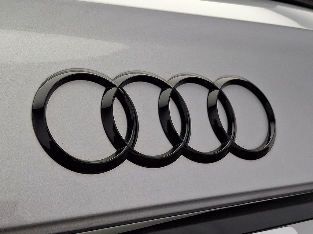 Thumbnail: 2023 Audi SQ5 - 31