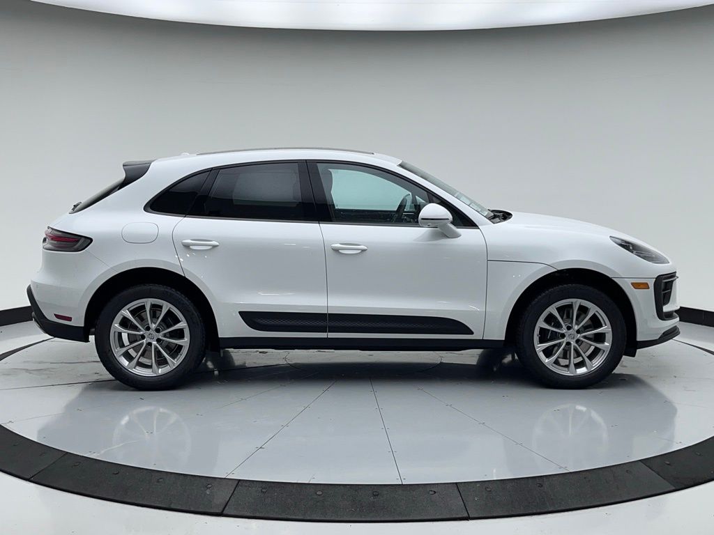 2025 Porsche Macan  10