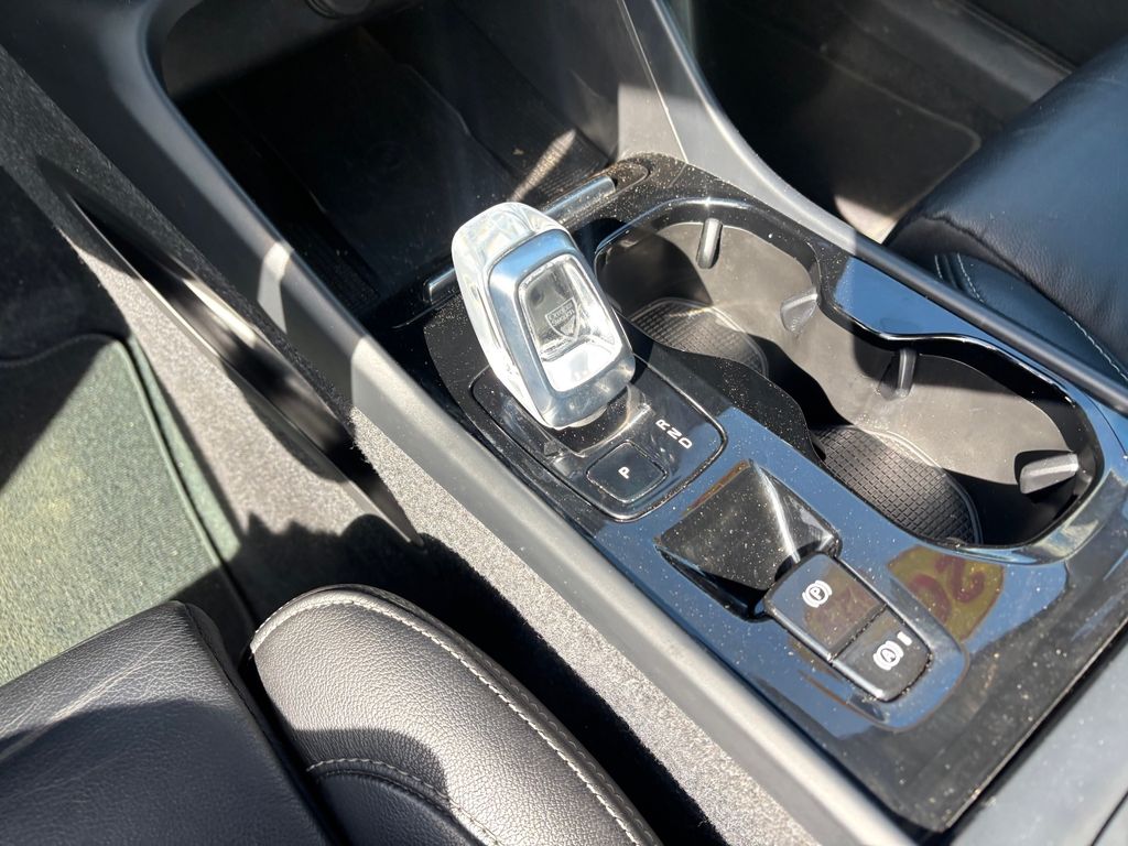 Used Car 2023 Volvo Xc40  B5 Plus Bright Theme For Sale Under $30,000 In Austin, Texas