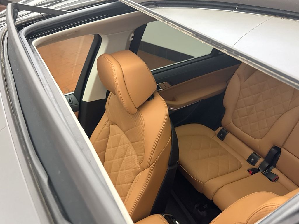 2024 BMW X7 xDrive40i 14
