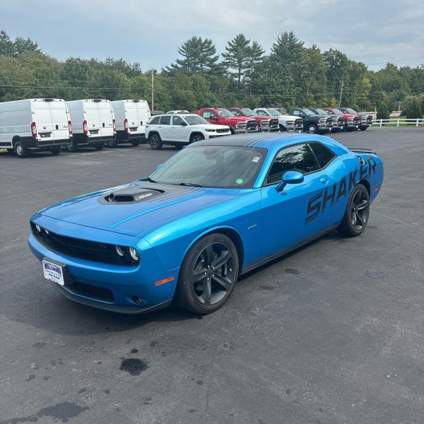 2015 Dodge Challenger photo 1
