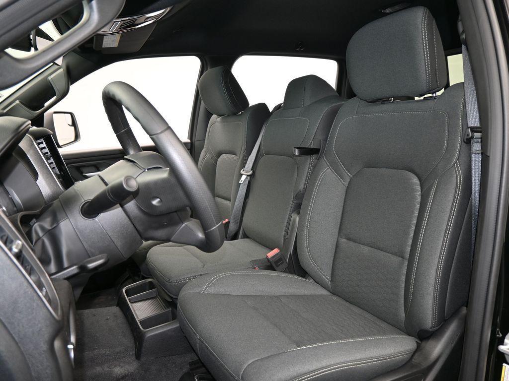 New 2026 Diamond Black Crystal Pearlcoat Ram Express image 10