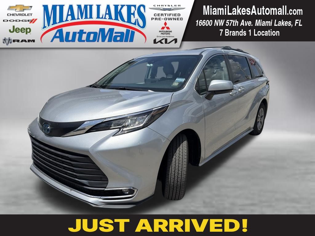 Celestial Silver Metallic 2023 Toyota Sienna Minivan Front-Wheel Drive Continuously Variable Transmission