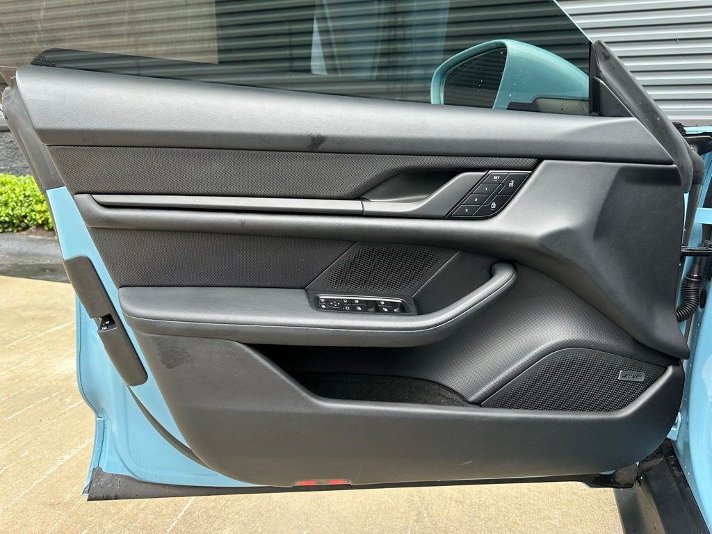 Thumbnail: 2023 Porsche Taycan - 17