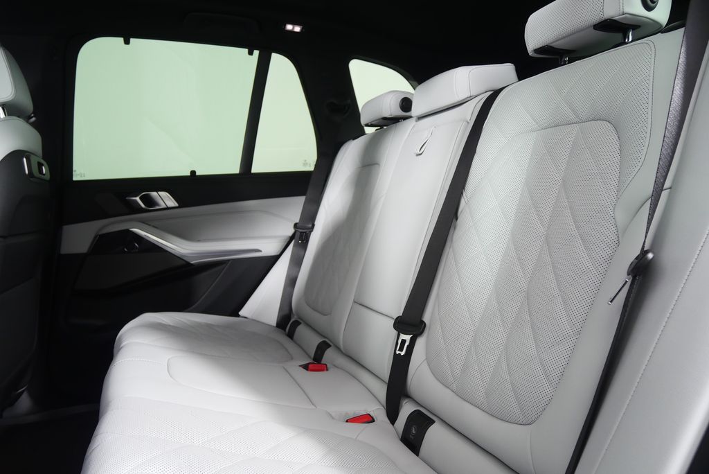 Thumbnail: 2026 BMW X5 - 16