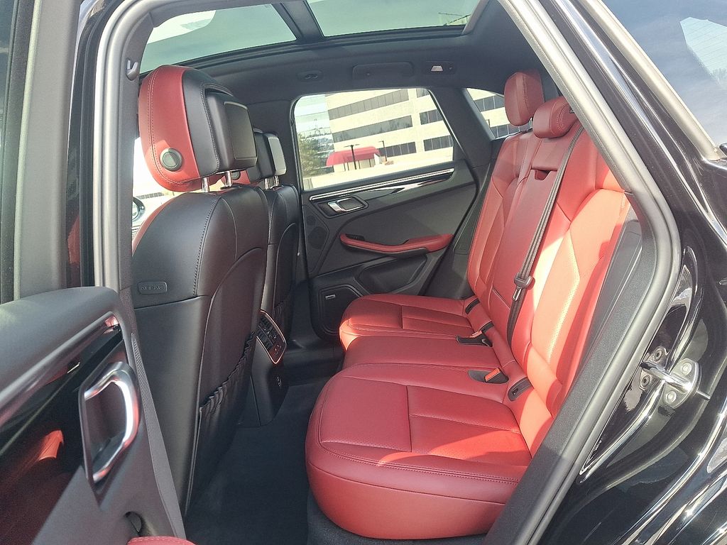 Thumbnail: 2023 Porsche Macan - 12