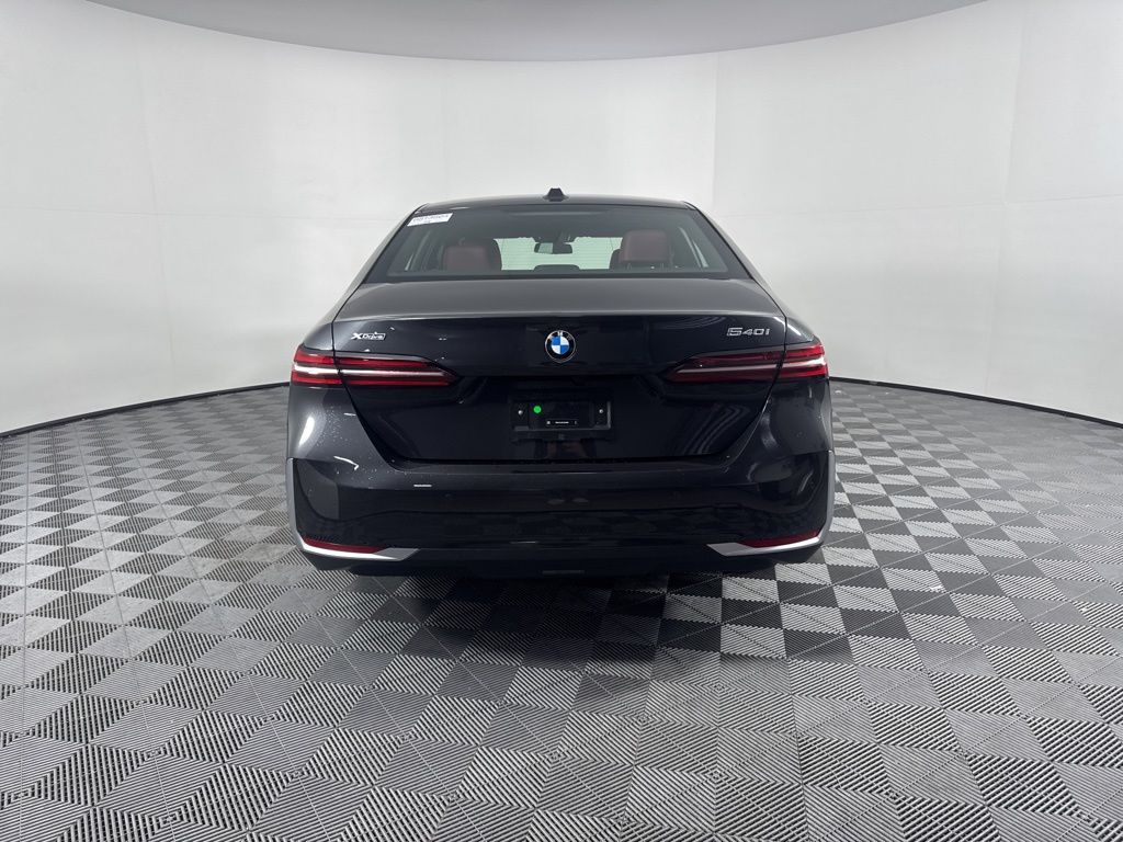 Thumbnail: 2025 BMW 5 Series - 6