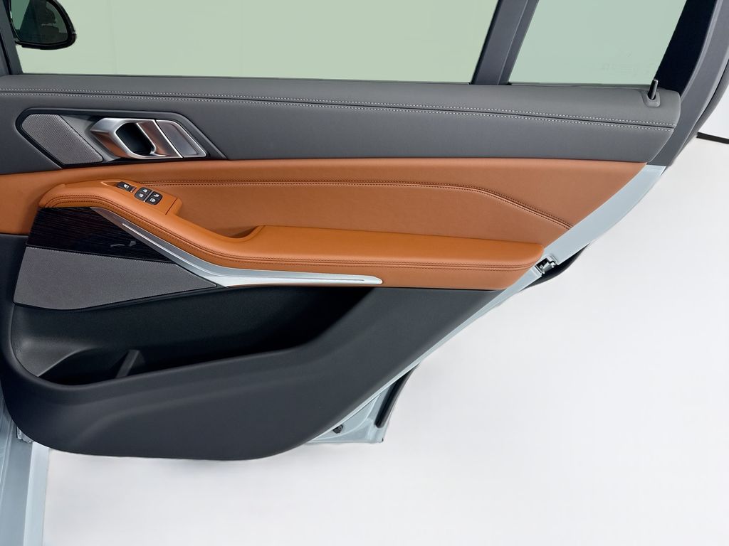 Thumbnail: 2027 BMW X7 - 26