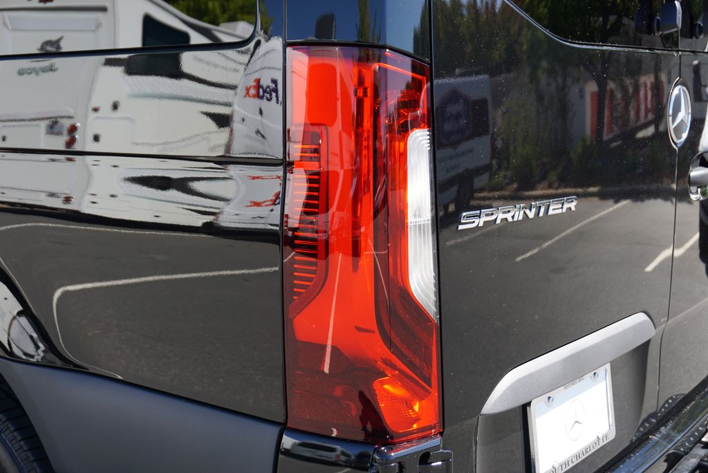 Thumbnail: 2025 Mercedes-Benz Sprinter - 14