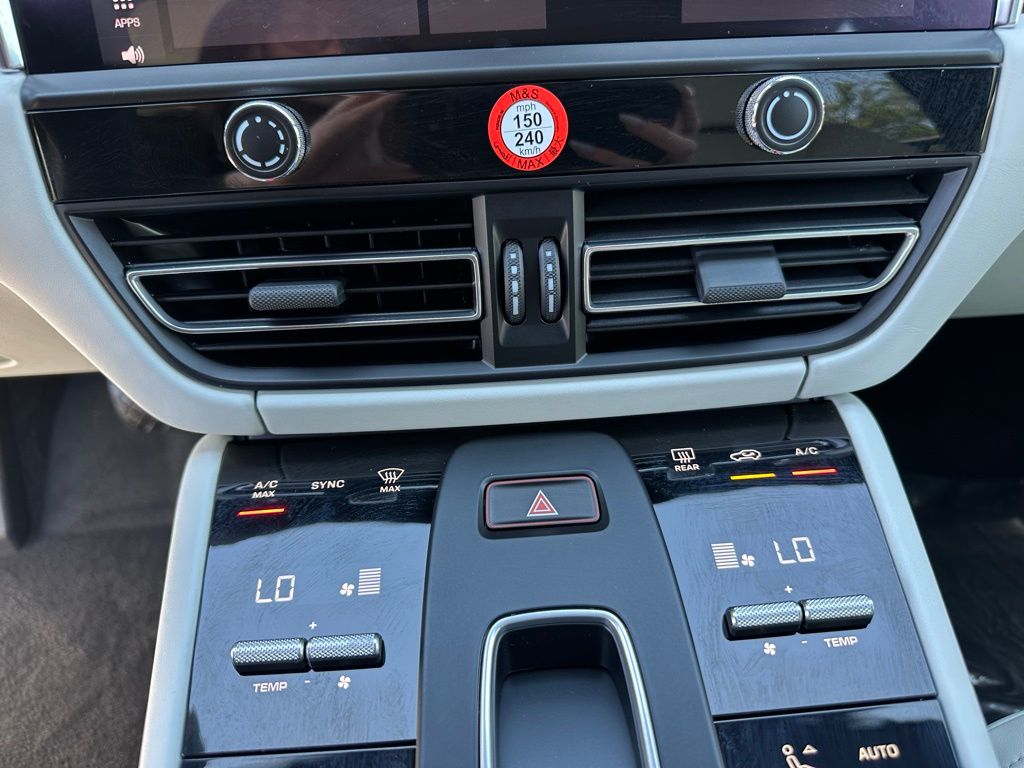 Thumbnail: 2026 Porsche Macan - 24