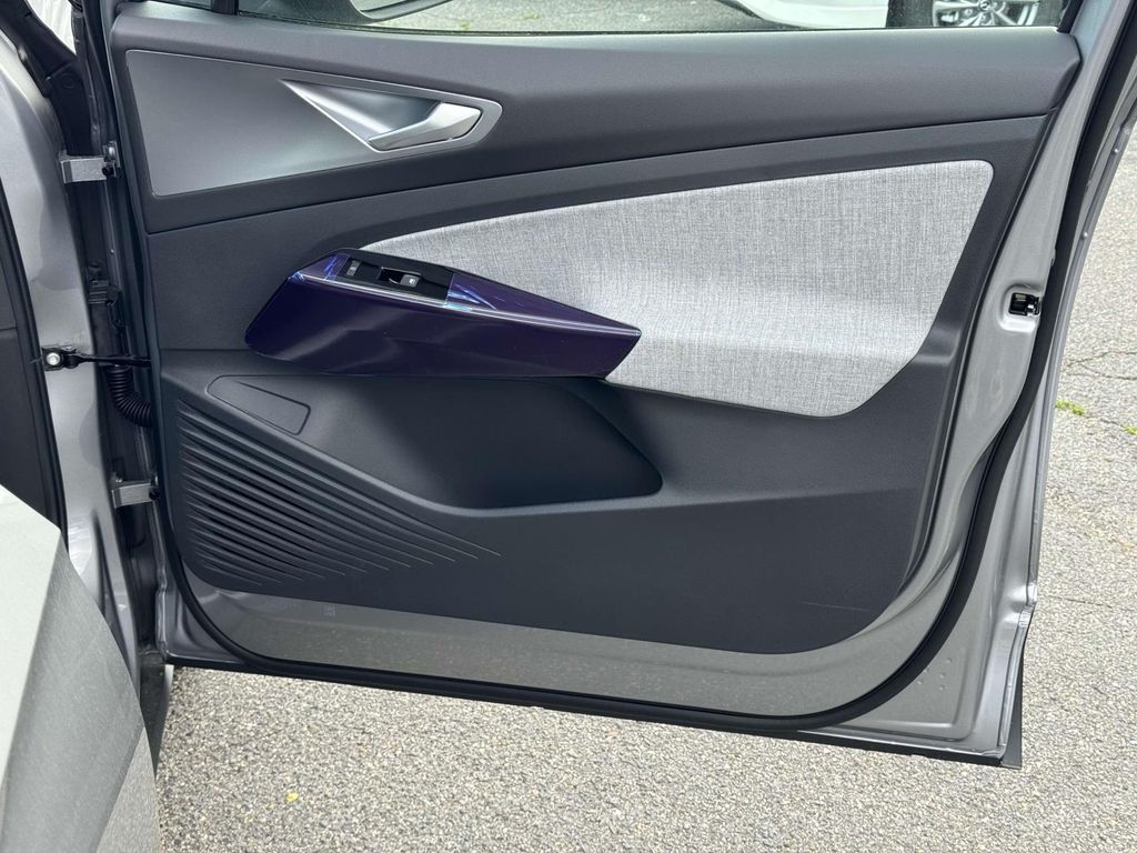 2025 Volkswagen ID.4 Pro photo