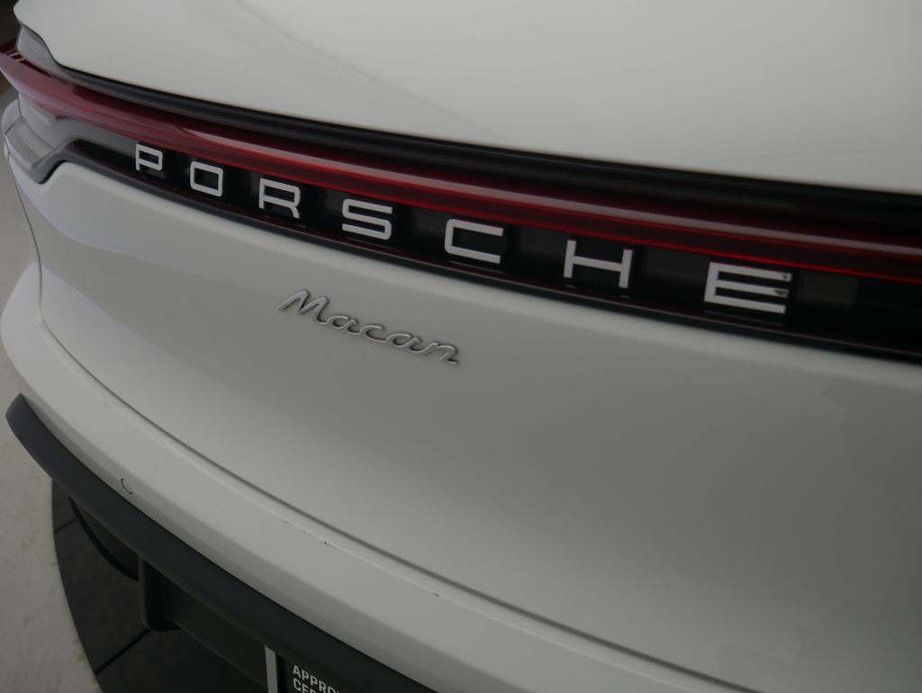 Thumbnail: 2023 Porsche Macan - 11