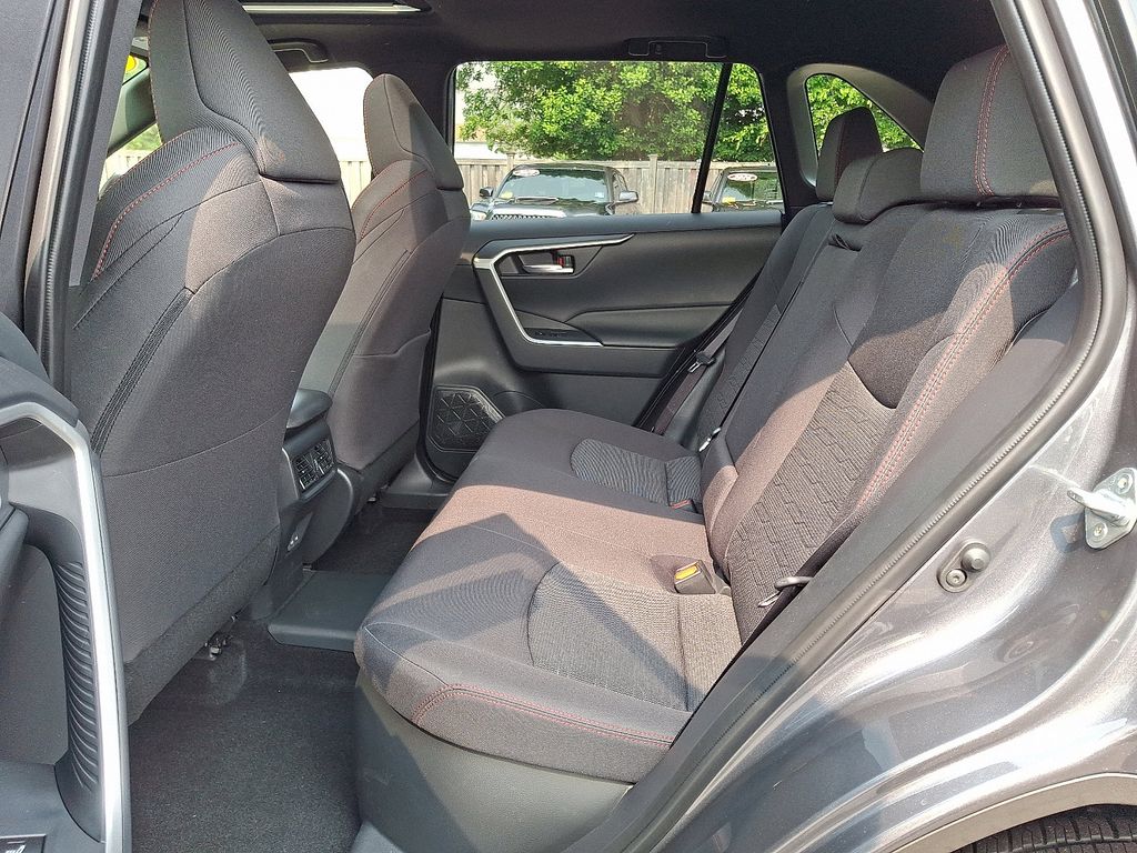 2025 Toyota RAV4 SE 10