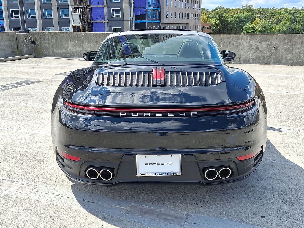 Thumbnail: 2022 Porsche 911 - 10