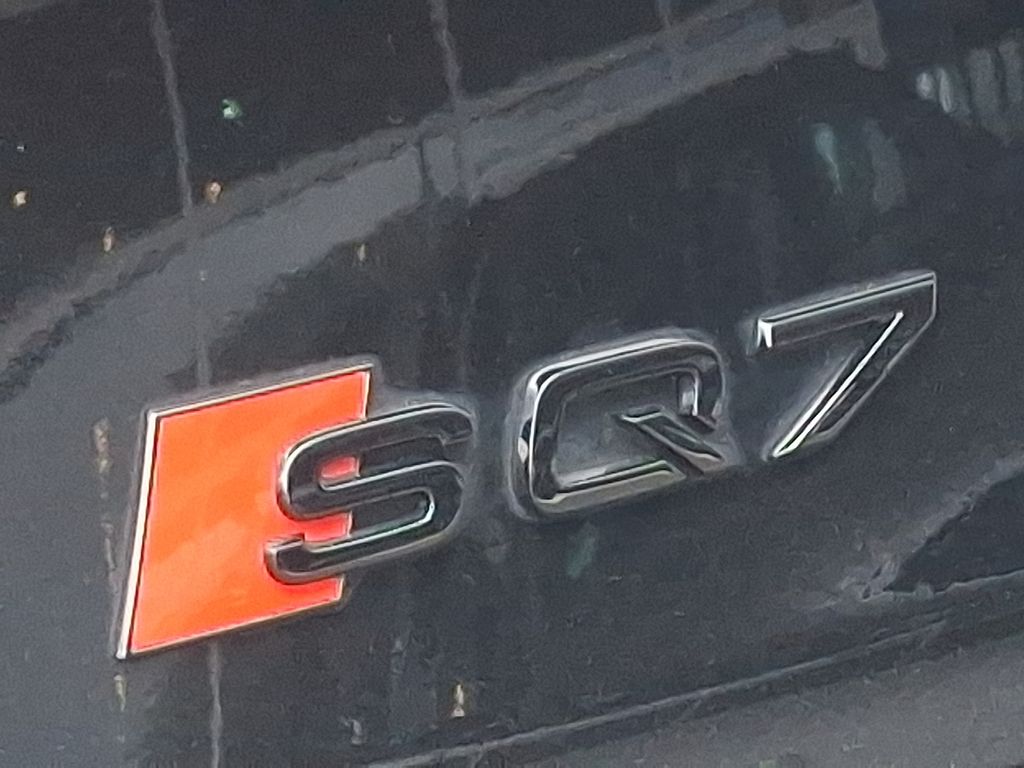 Thumbnail: 2023 Audi SQ7 - 31