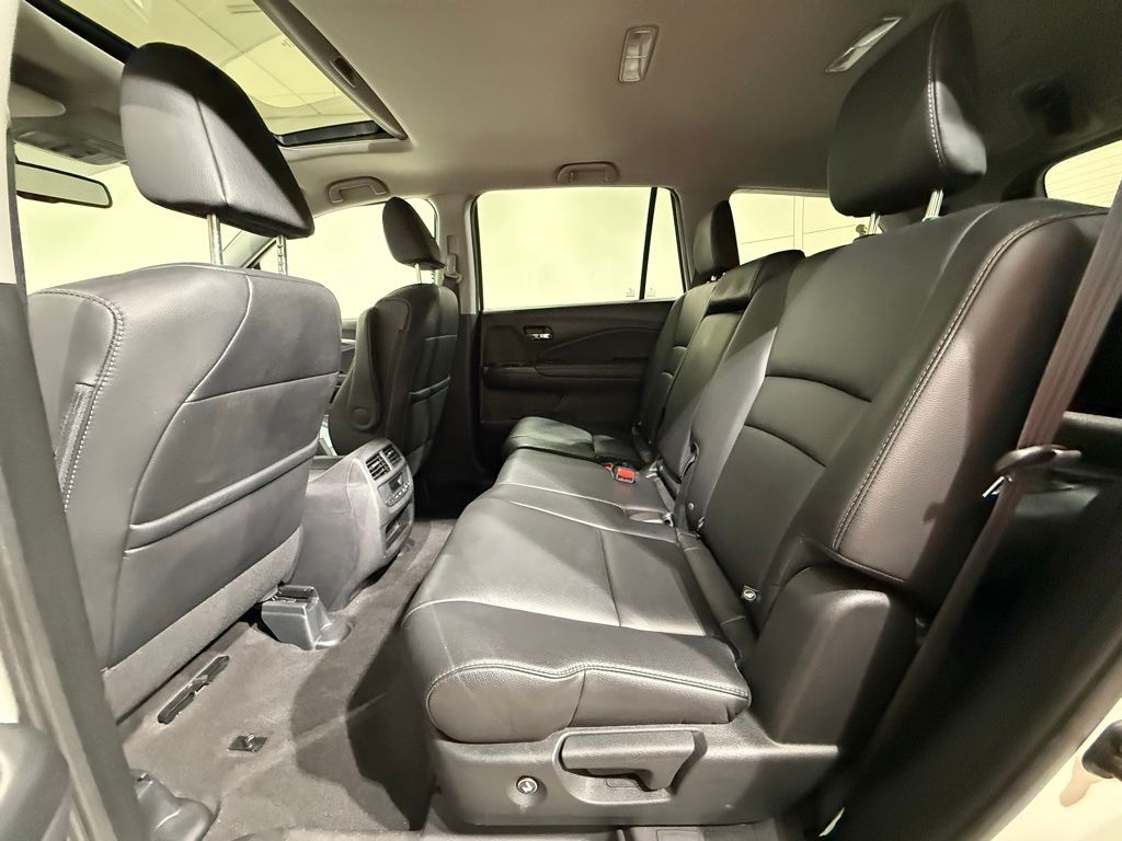 Thumbnail: 2017 Honda Pilot - 20