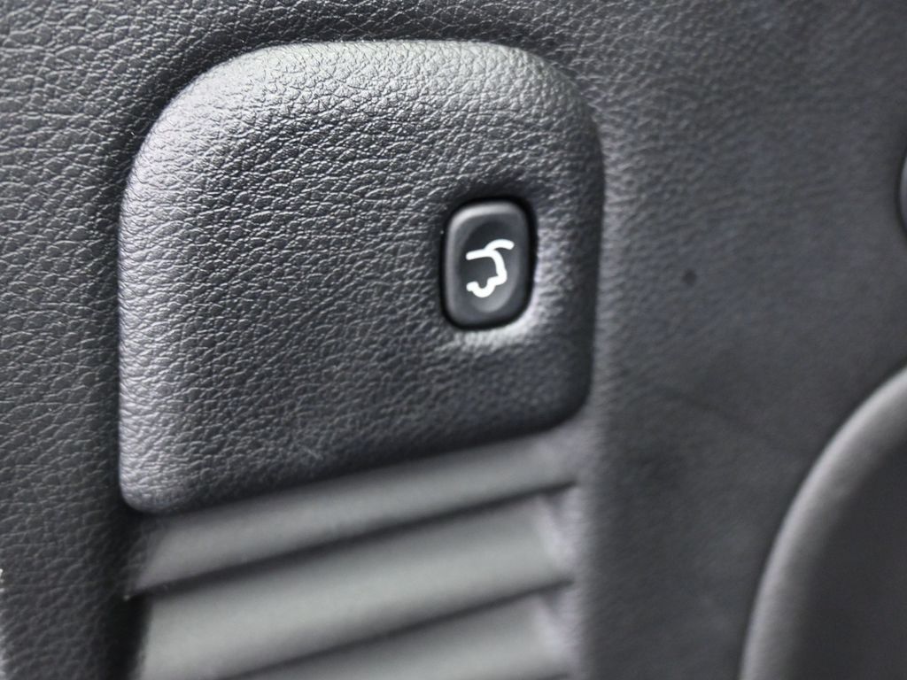 Used 2021 Diamond Black Crystal Pearlcoat Jeep Laredo X image 32