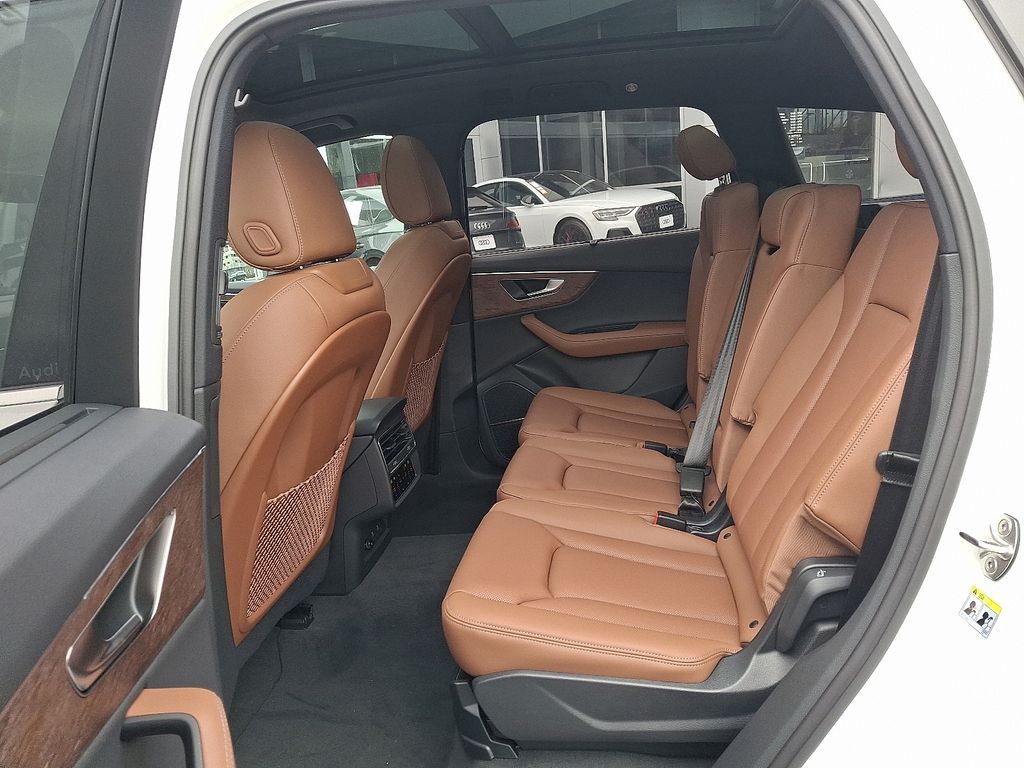 Thumbnail: 2026 Audi Q7 - 7