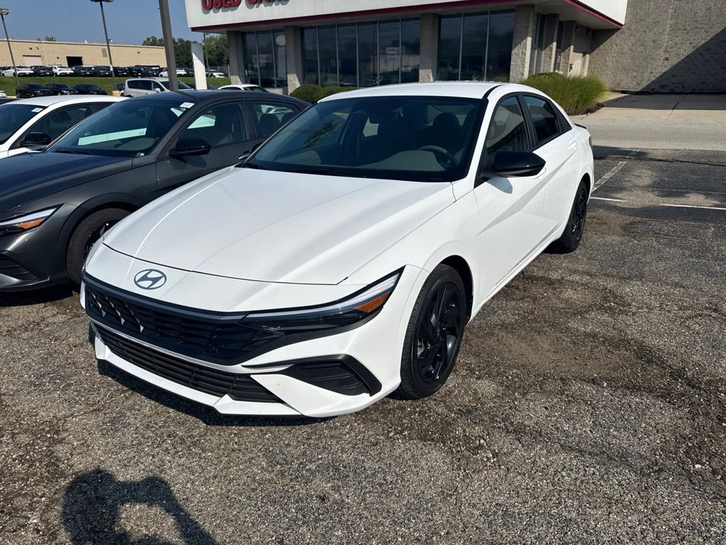 Serenity White 2026 Hyundai Elantra Sedan Front-Wheel Drive Continuously Variable Transmission