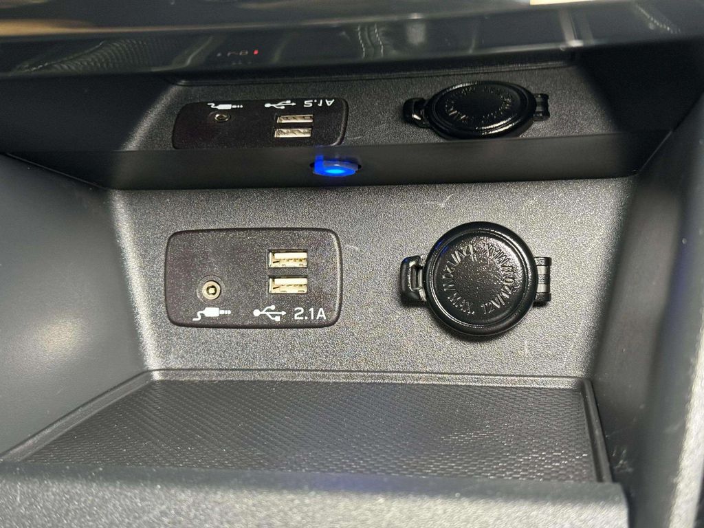 Used 2020 Ice Silver Metallic Subaru Limited image 13