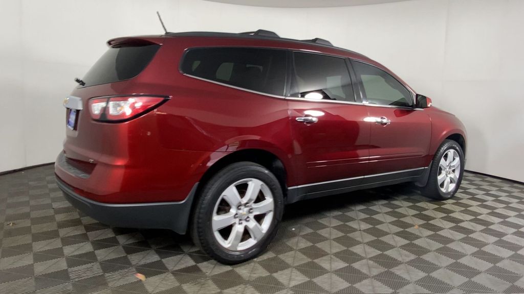 2017 Chevrolet Traverse LT 9