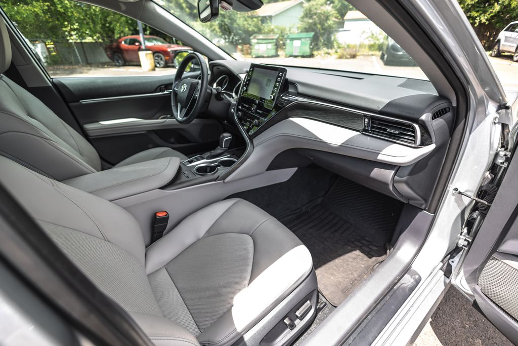 2022 Toyota Camry XLE thumbnail 25