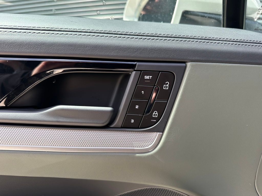 Thumbnail: 2026 Porsche Cayenne - 20