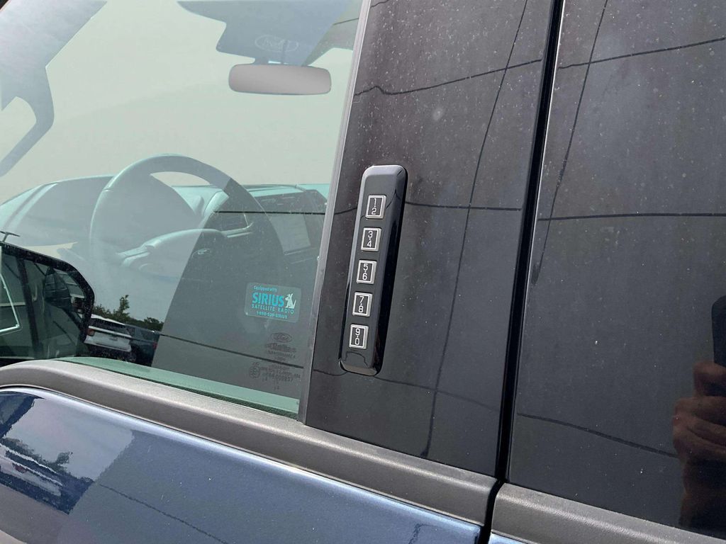 Used 2016 Blue Ford XLT image 10