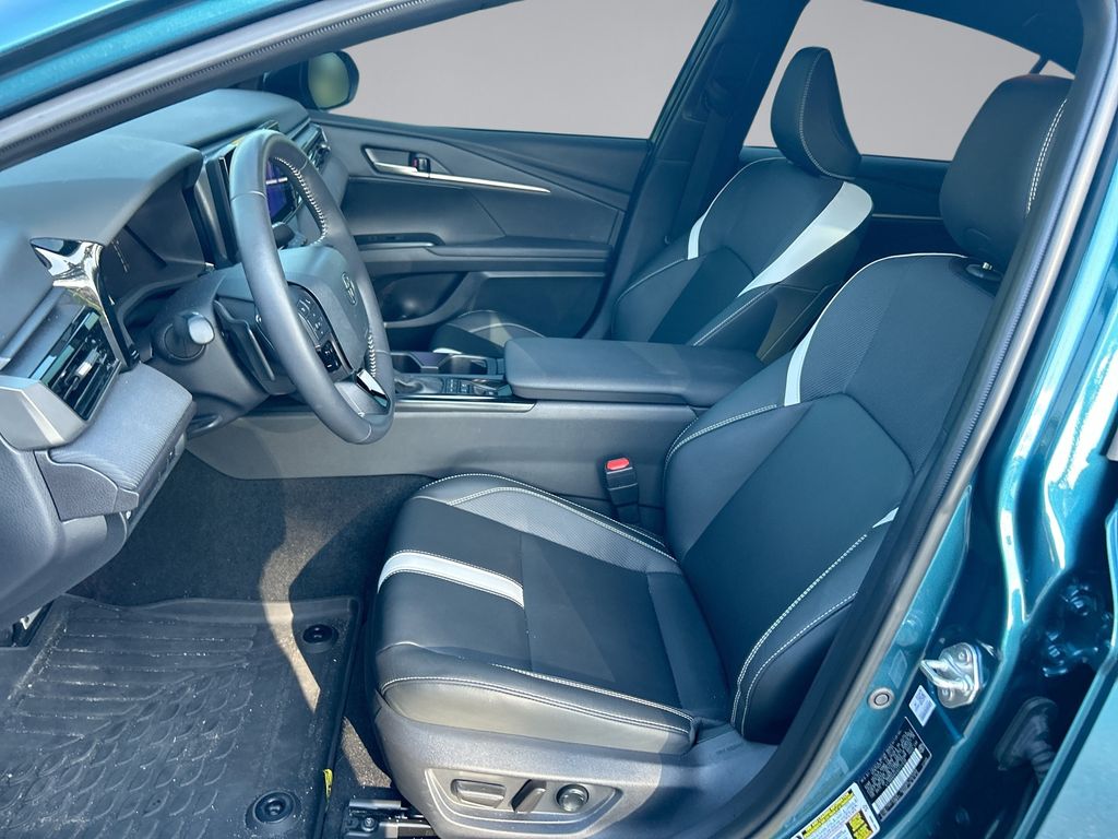Thumbnail: 2025 Toyota Camry - 11