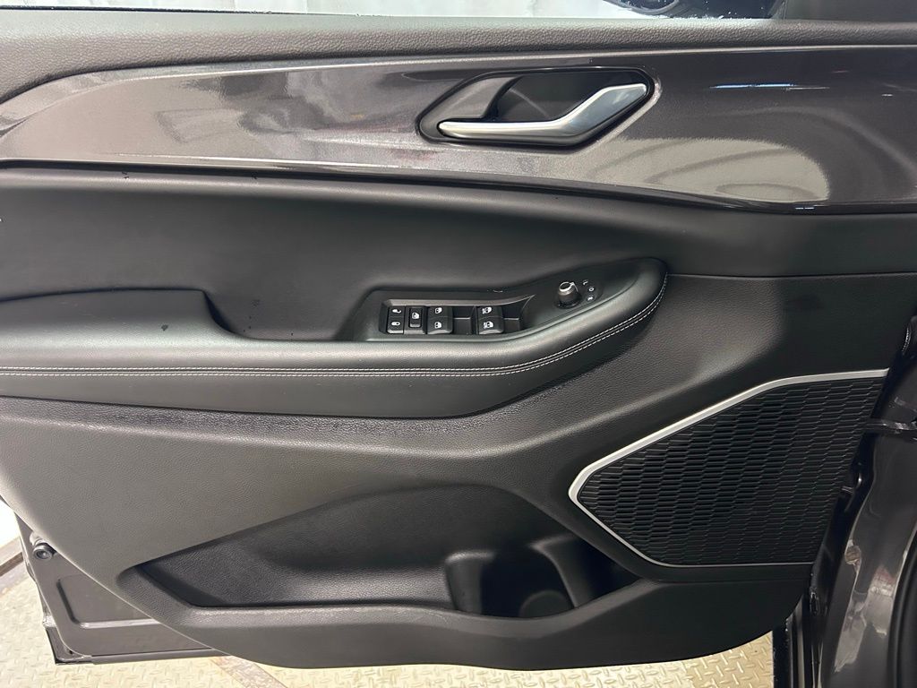 used 2022 Jeep Grand Cherokee L car, priced at $32,899