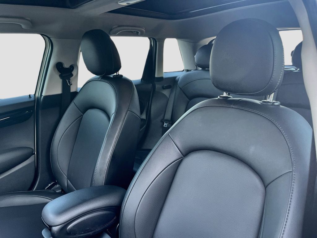Used 2019 White MINI Classic image 20