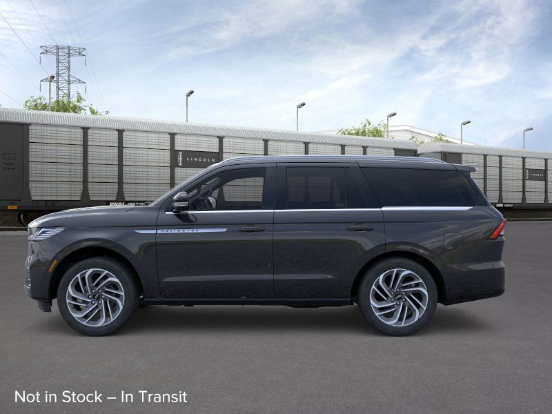 Thumbnail: 2025 Lincoln Navigator - 3